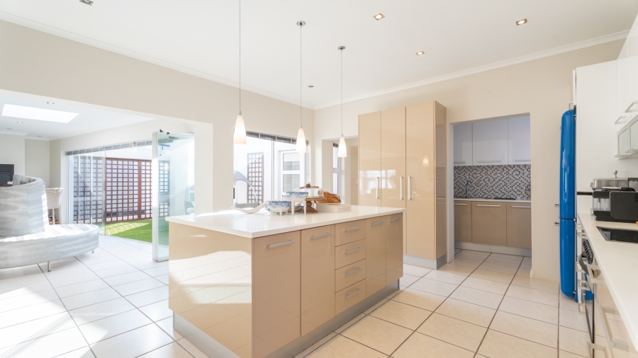 4 Bedroom Property for Sale in Calypso Beach Western Cape